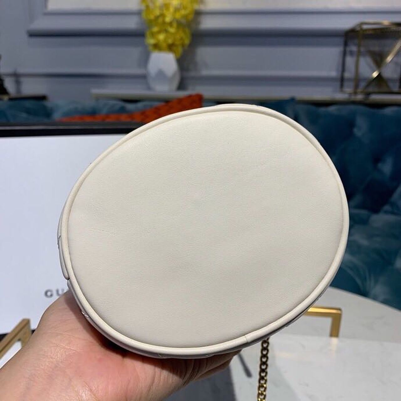 gg Marmont MatelassÃ© Chevron 6in White Mini Bucket Bag