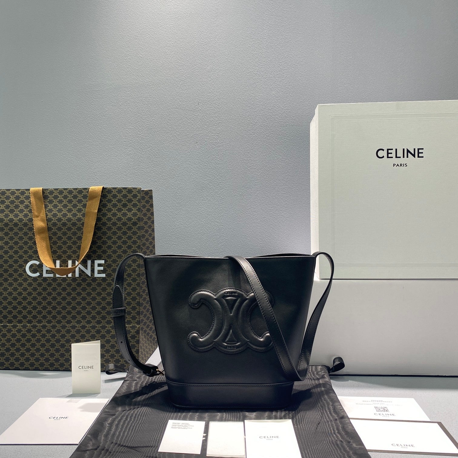 Top Quality Cuir Triomphe For Women 38No Black Small Bucket Bag