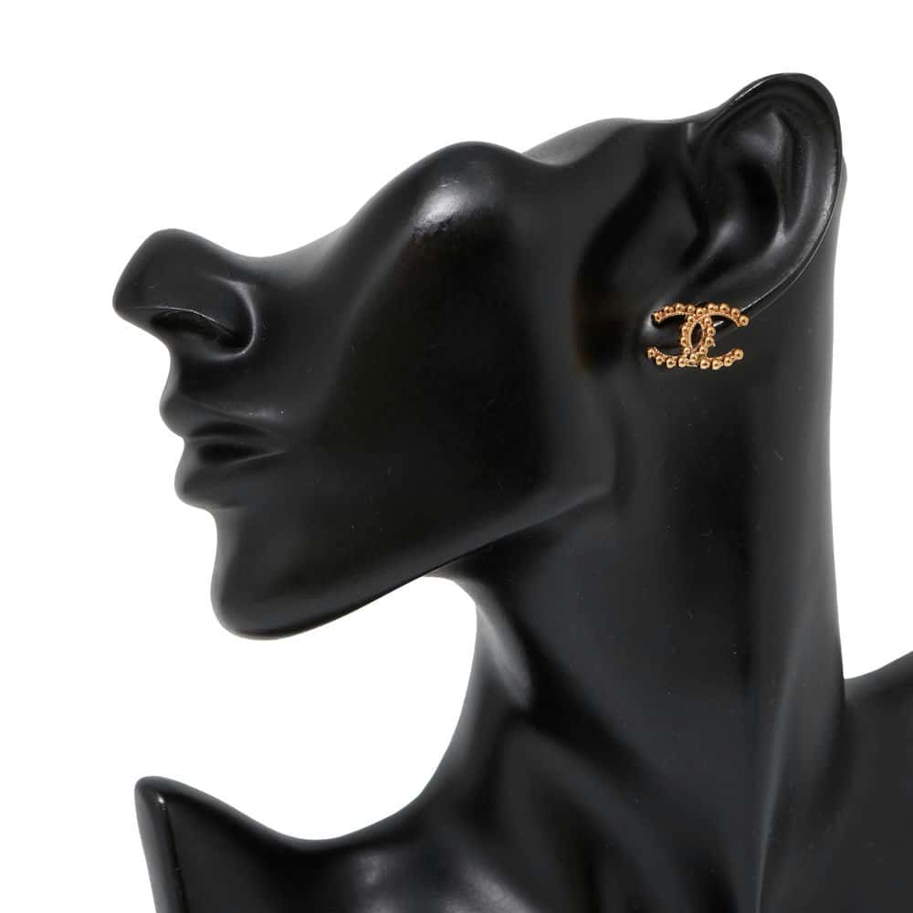 CHANEL CC Logo Earrings Gold Metal