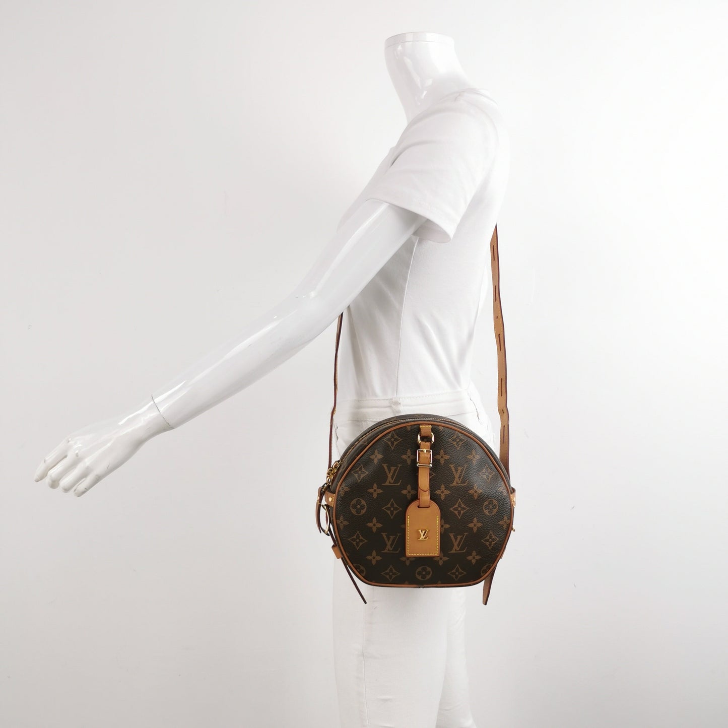 Louis Vuitton Boîte Chapeau Souple MM Leather Crossbody Bag Bag 1