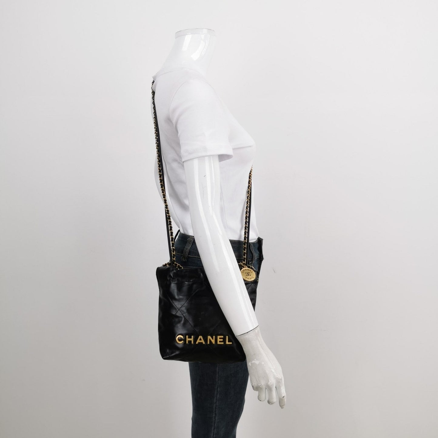 Chanel 22 Hobo Shiny Calfskin -tone Hardware Black Gold Leather Shoulder Bag