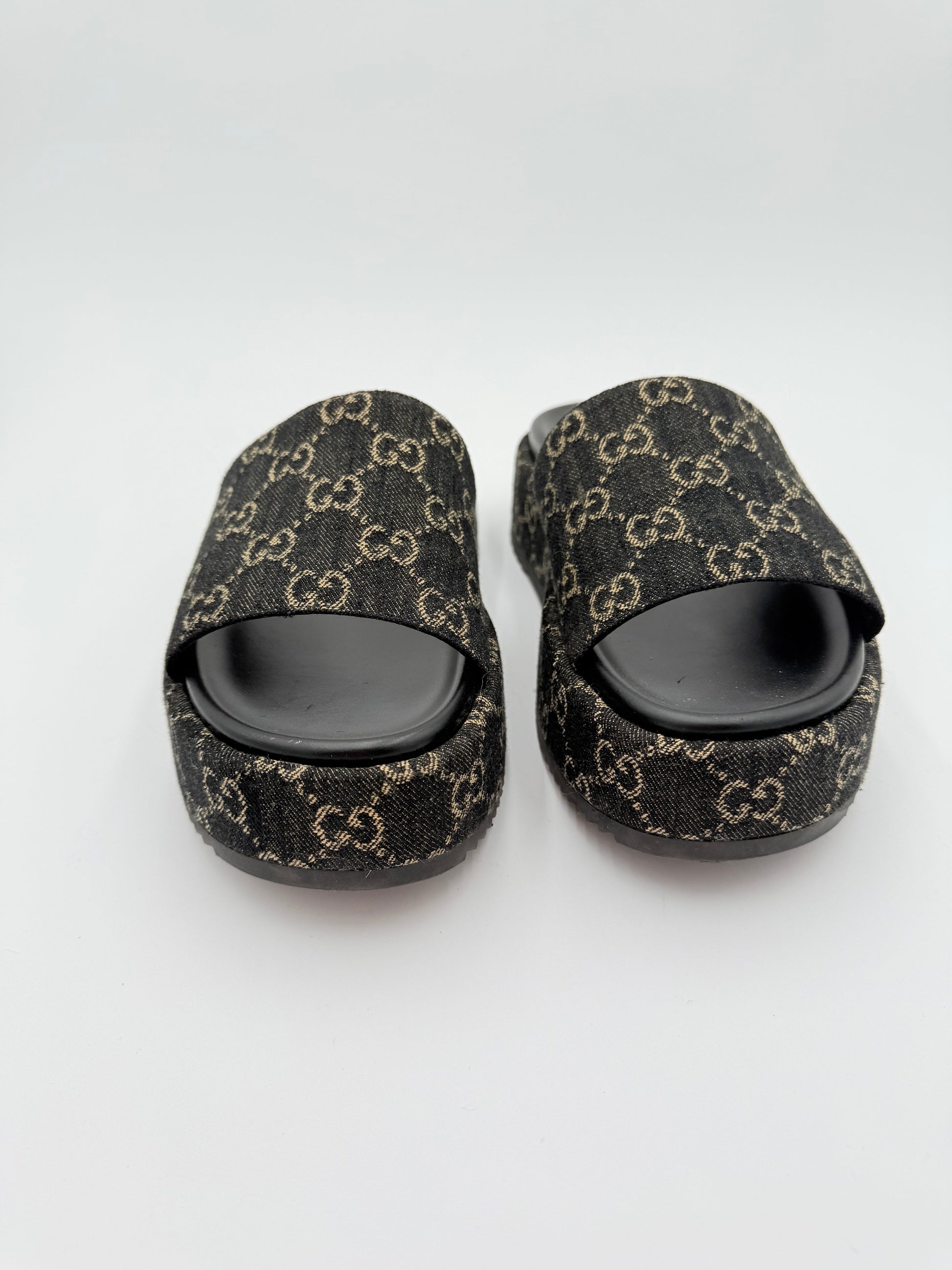Sandals Luxury Designer By Gucci In Black & Cream, Size:10