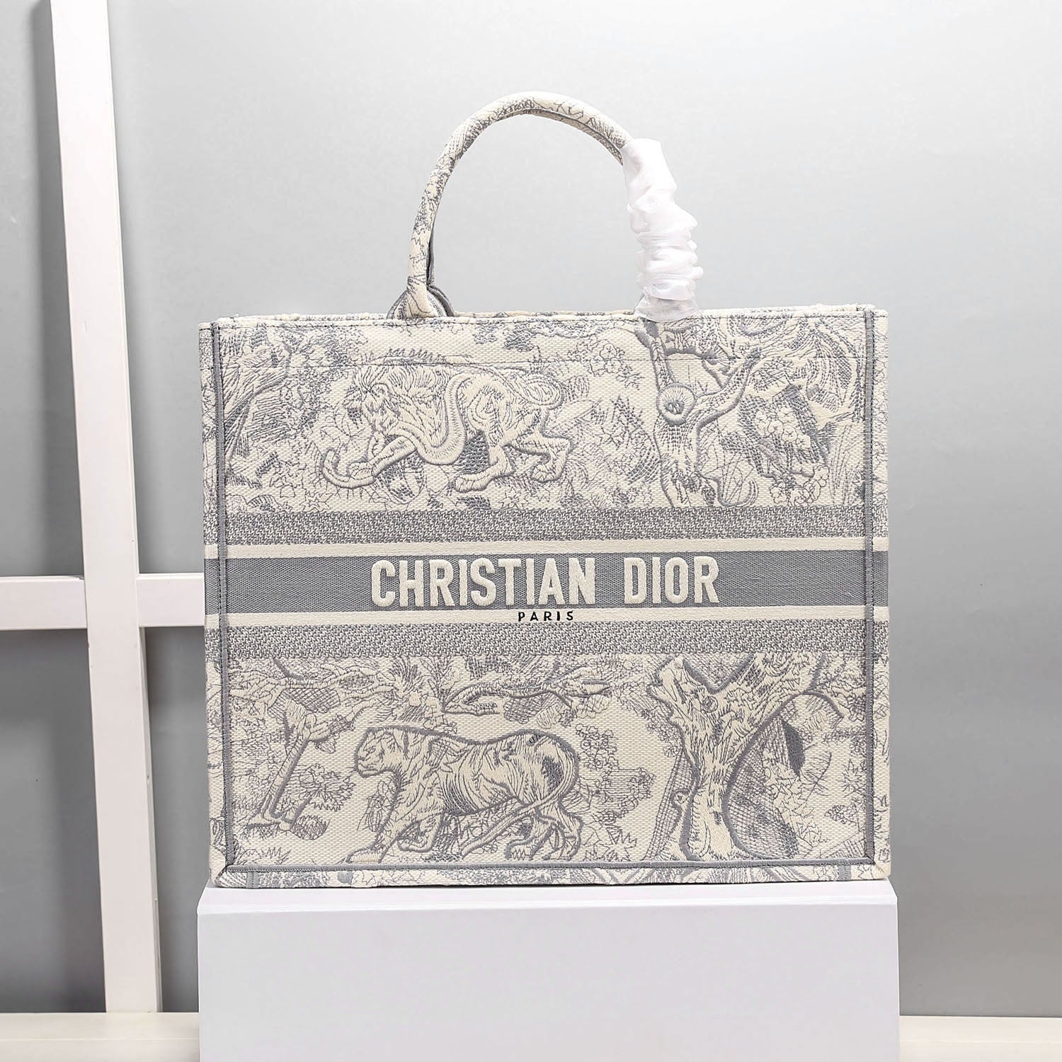 Metop Qualityum Book By Maria Grey Book Tote Bag