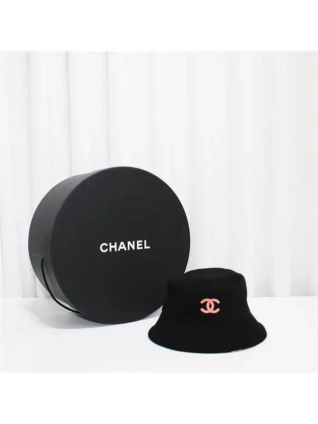 CC Logo Reversible Bucket Hat Black Chanel