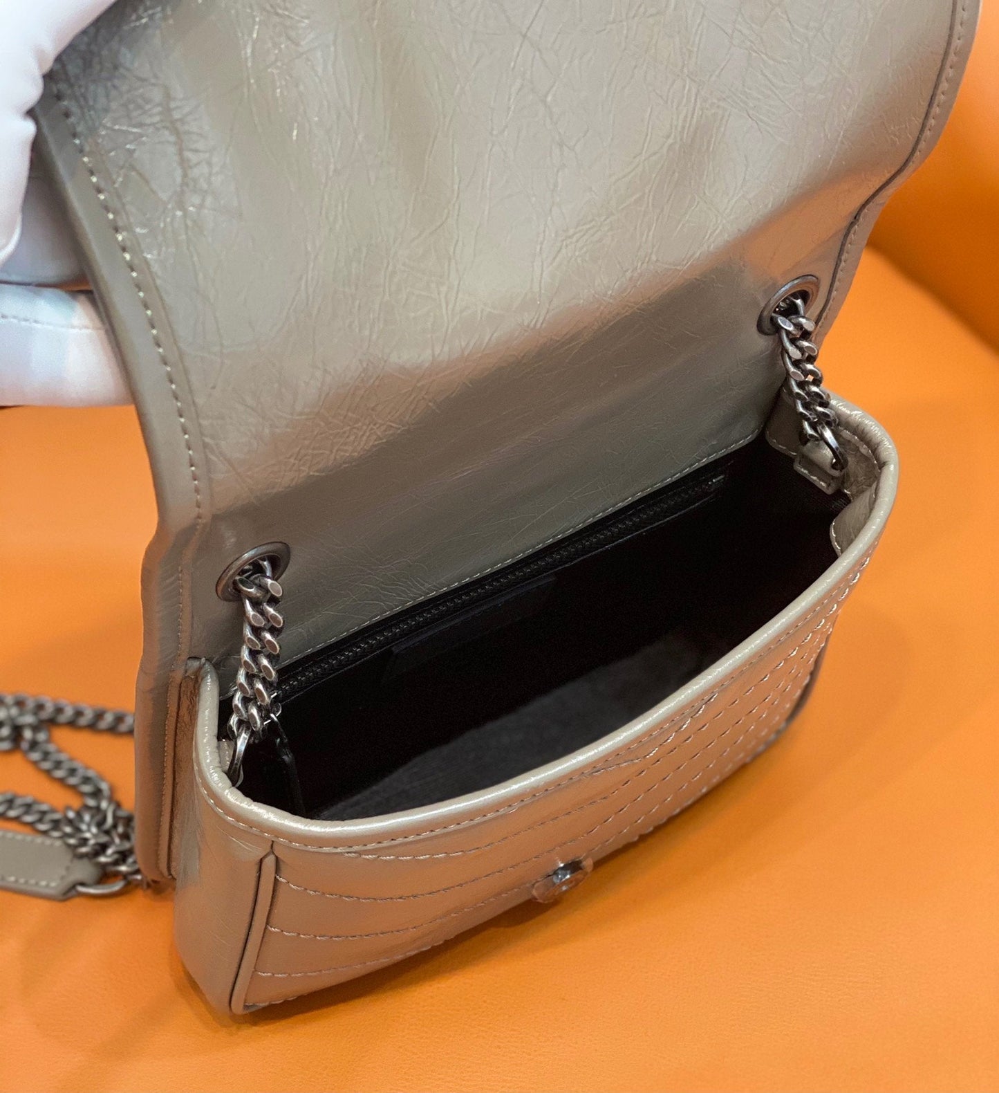 YSL Saint Laurent Niki Wallets On 7.5in 19cm Beige Chain Travel Bag
