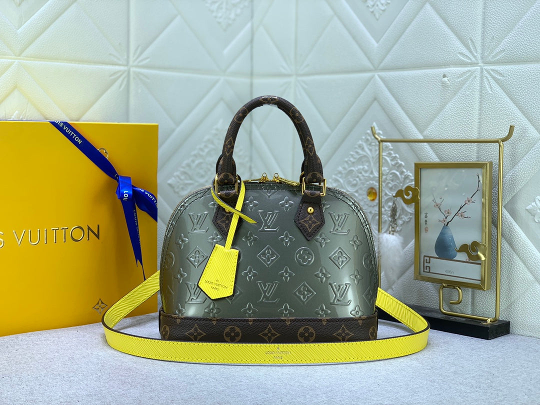 EN - Luxury LUV 838 Travel Bag