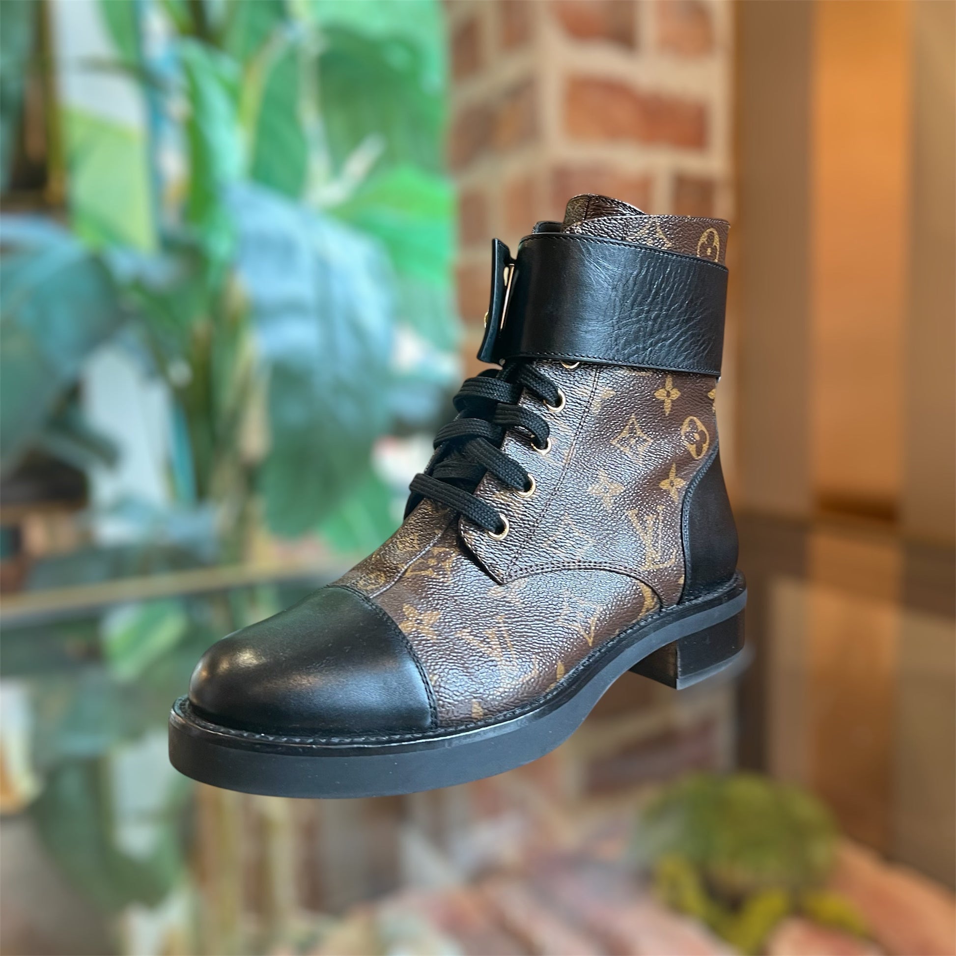 LOUIS VUITTON Wonderland Flat Ranger Black Brown Calfskin Monogram Boots SZ38.5(8.5US)