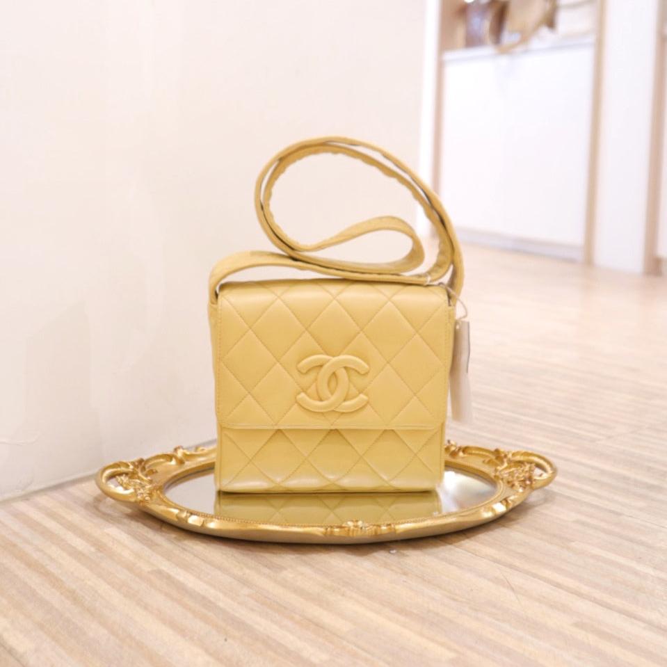 Chanel   lambskin shoulder bag