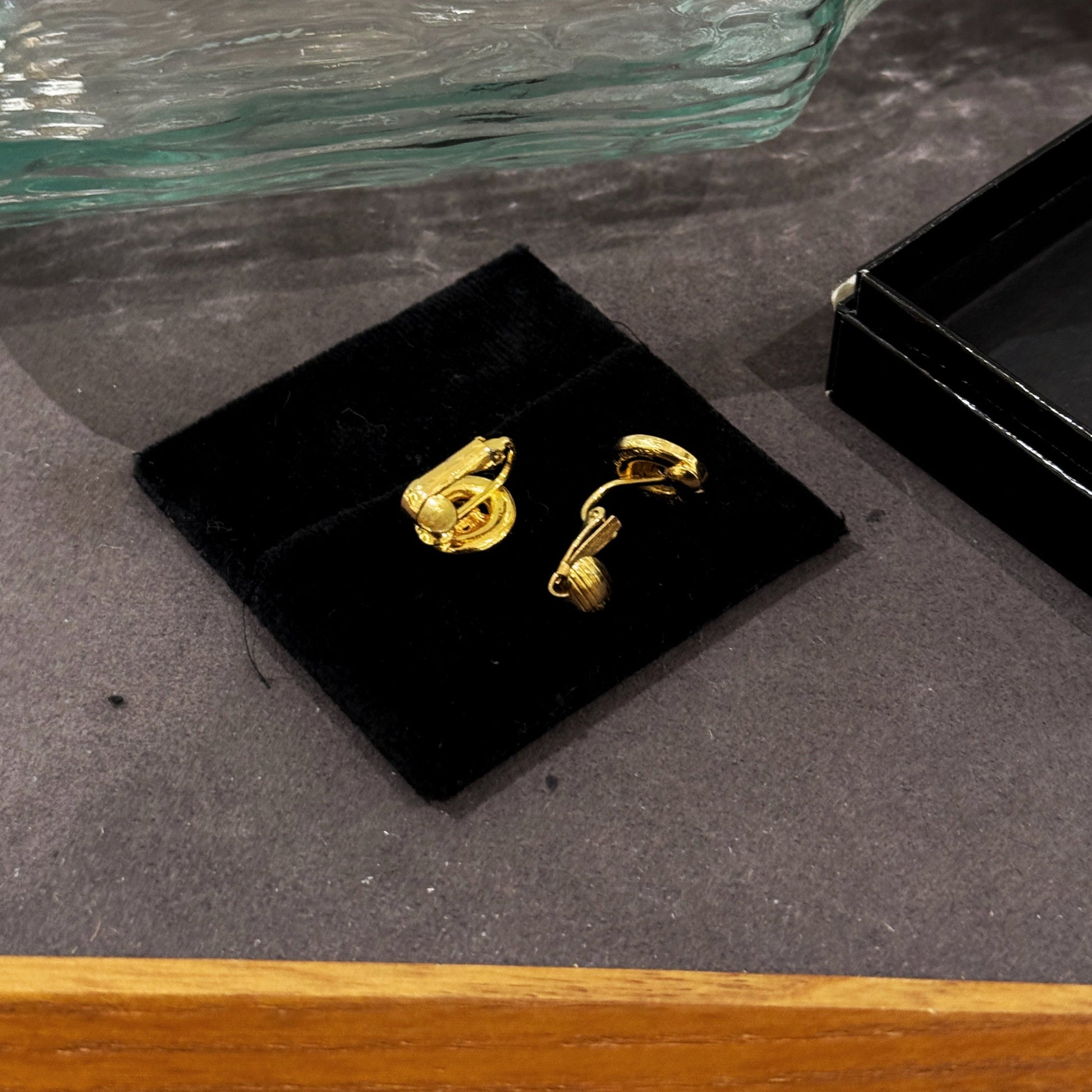 Chanel   Ear clip