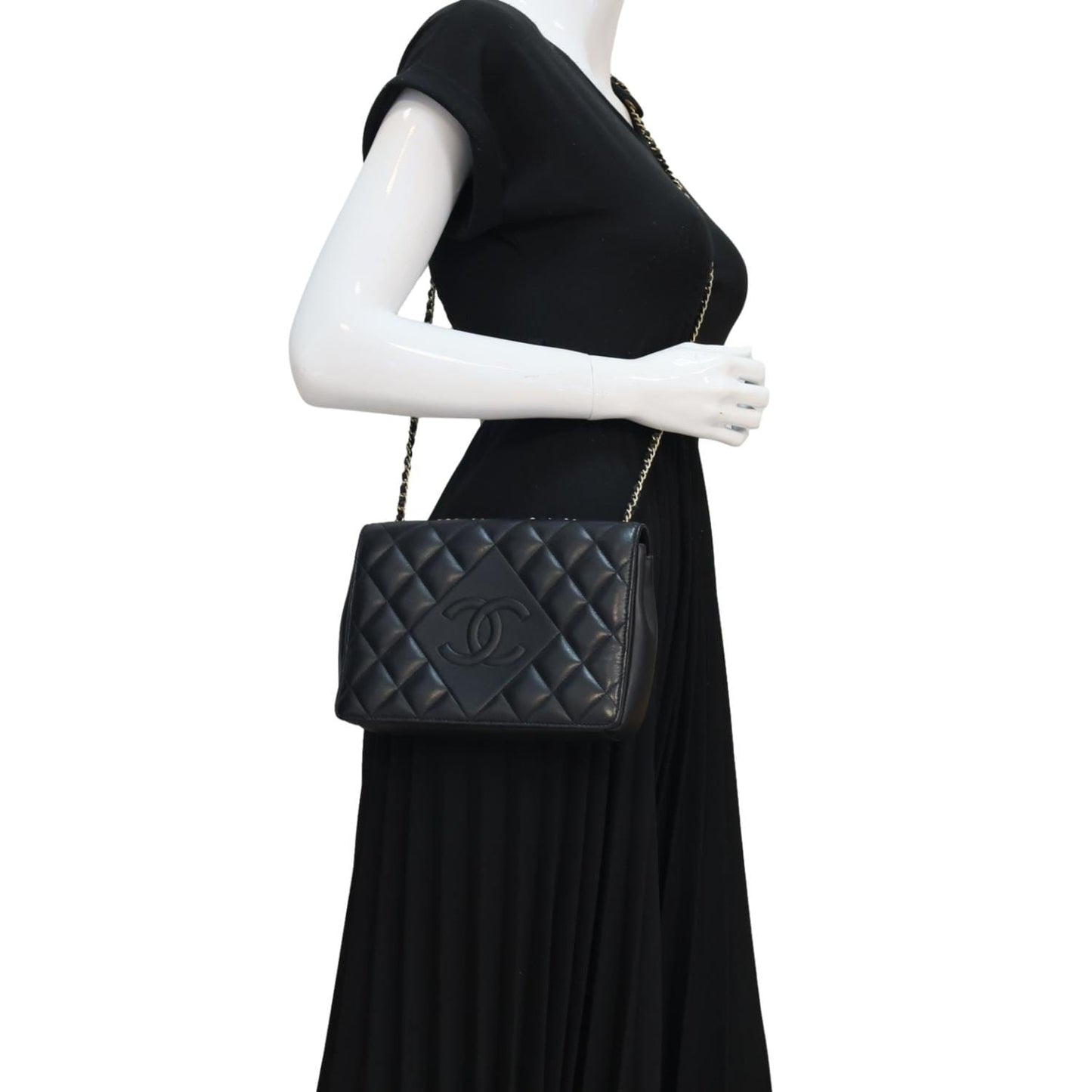Chanel Diamond Flap Quilted Black Leather Crossbody Bag