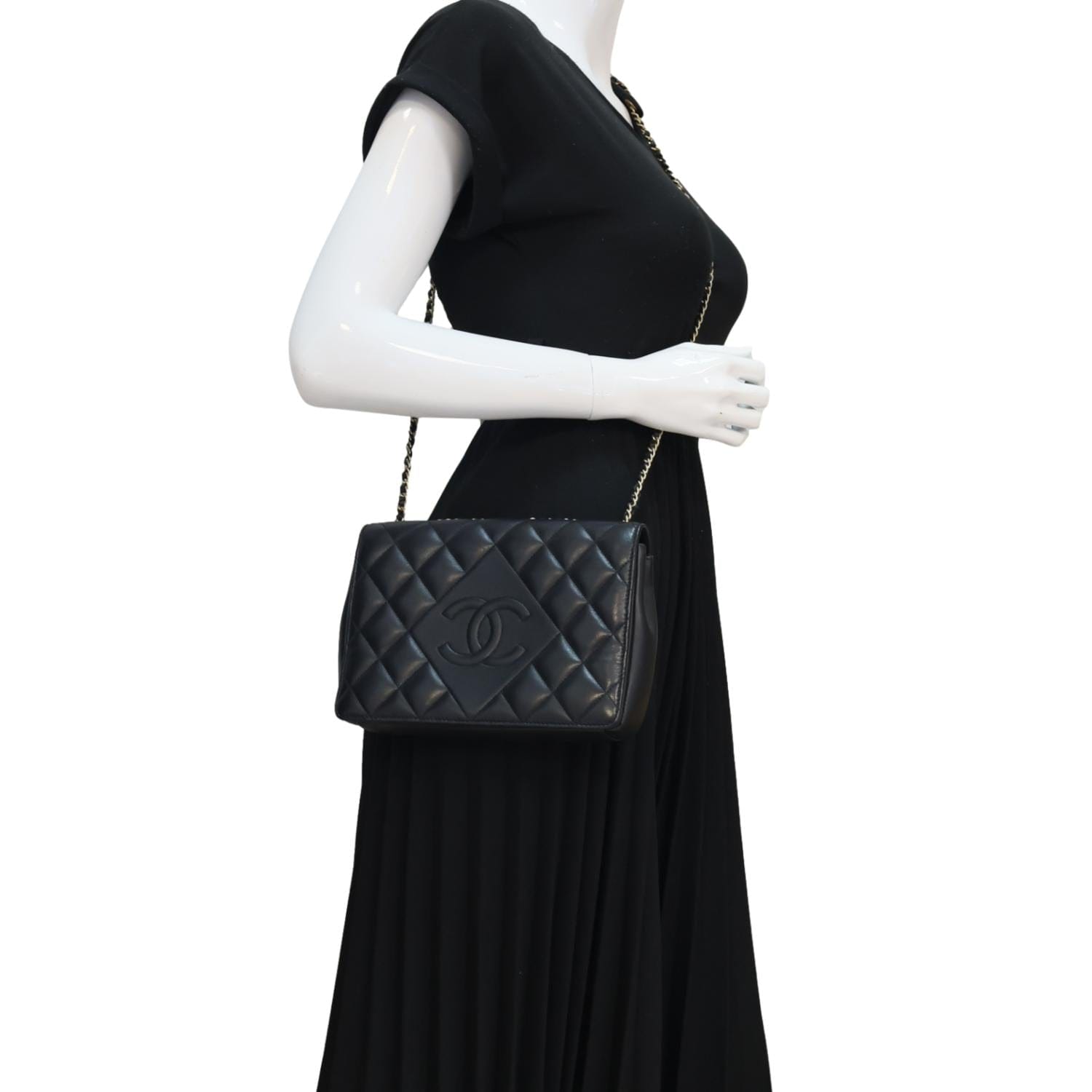 Chanel Diamond Flap Quilted Black Leather Crossbody Bag