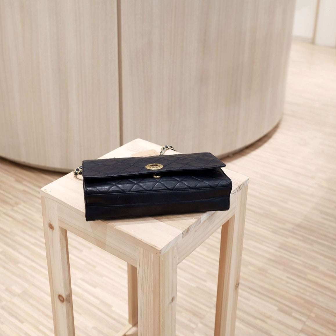 Chanel   flap bag (navy)