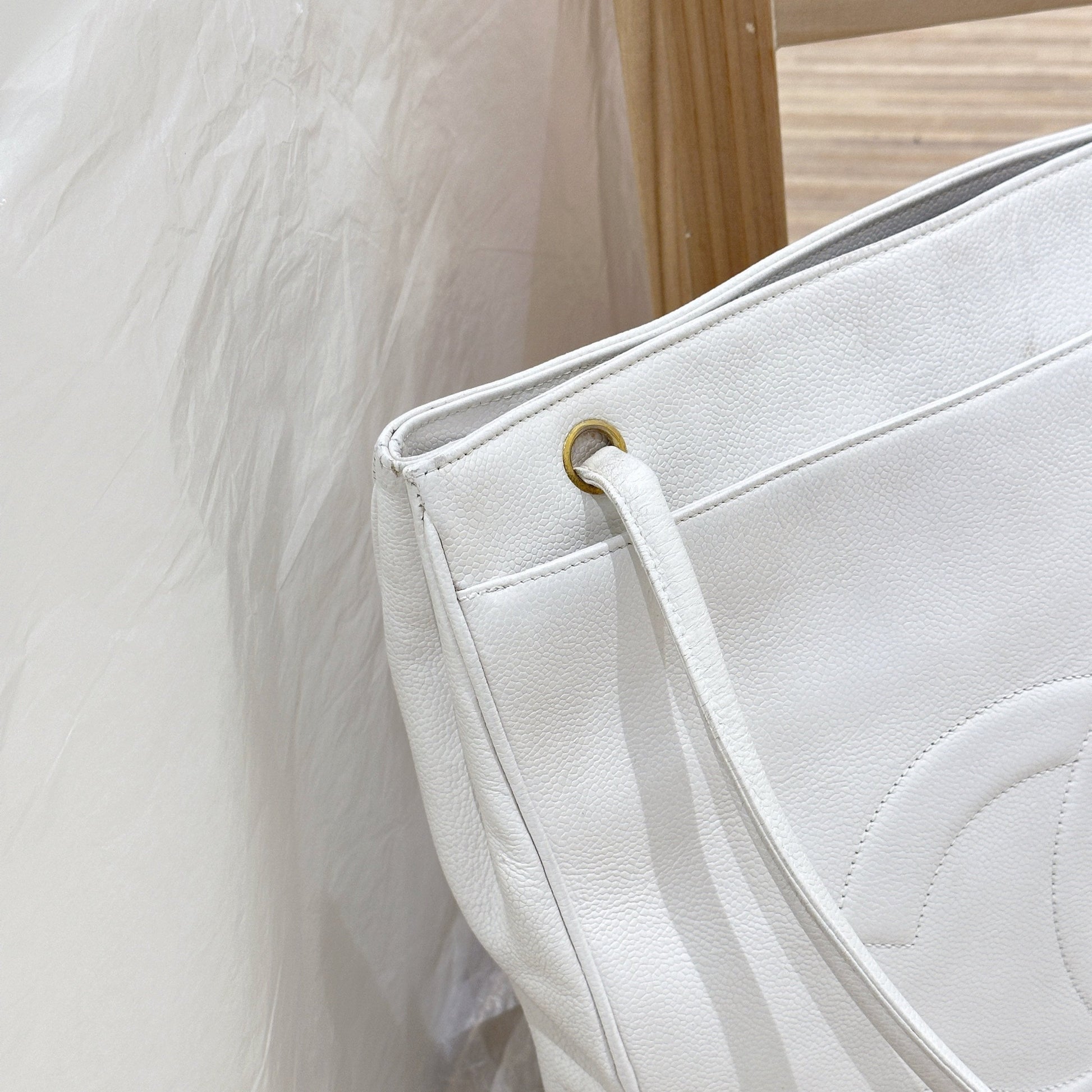 Chanel   cowhide tote bag