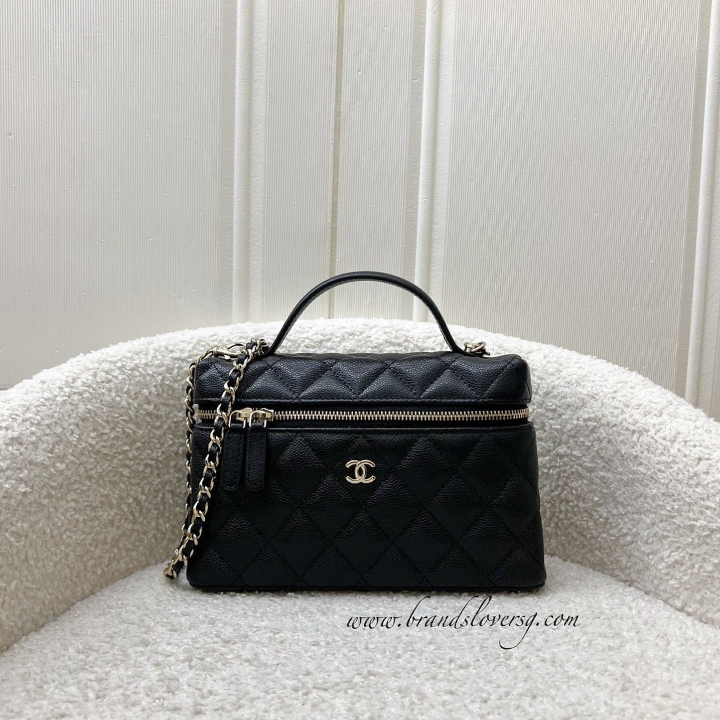 Chanel 25C Vanity / Clutch With Chain (lp Style Bag) In Black Caviar And Lghw (model: AP4385)