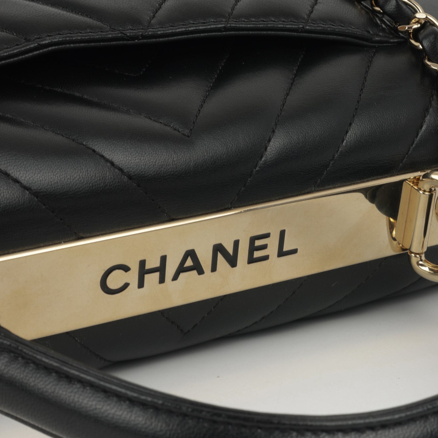 Chanel - Trendy CC Flap Bag Small - Black Chevron Lambskin CGHW - 2018 -
