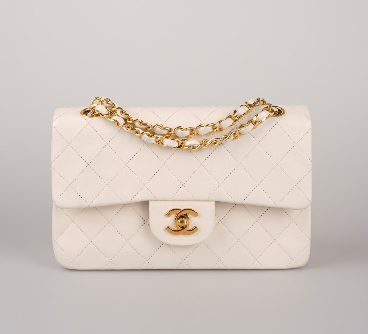 Chanel Medium   White Classic Double Flap Bag in Lambskin with gold hardware