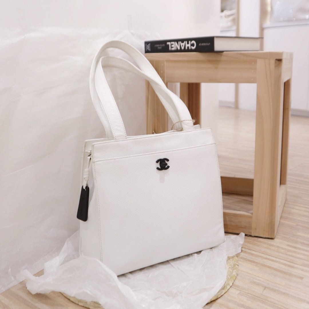 Chanel   tote bag