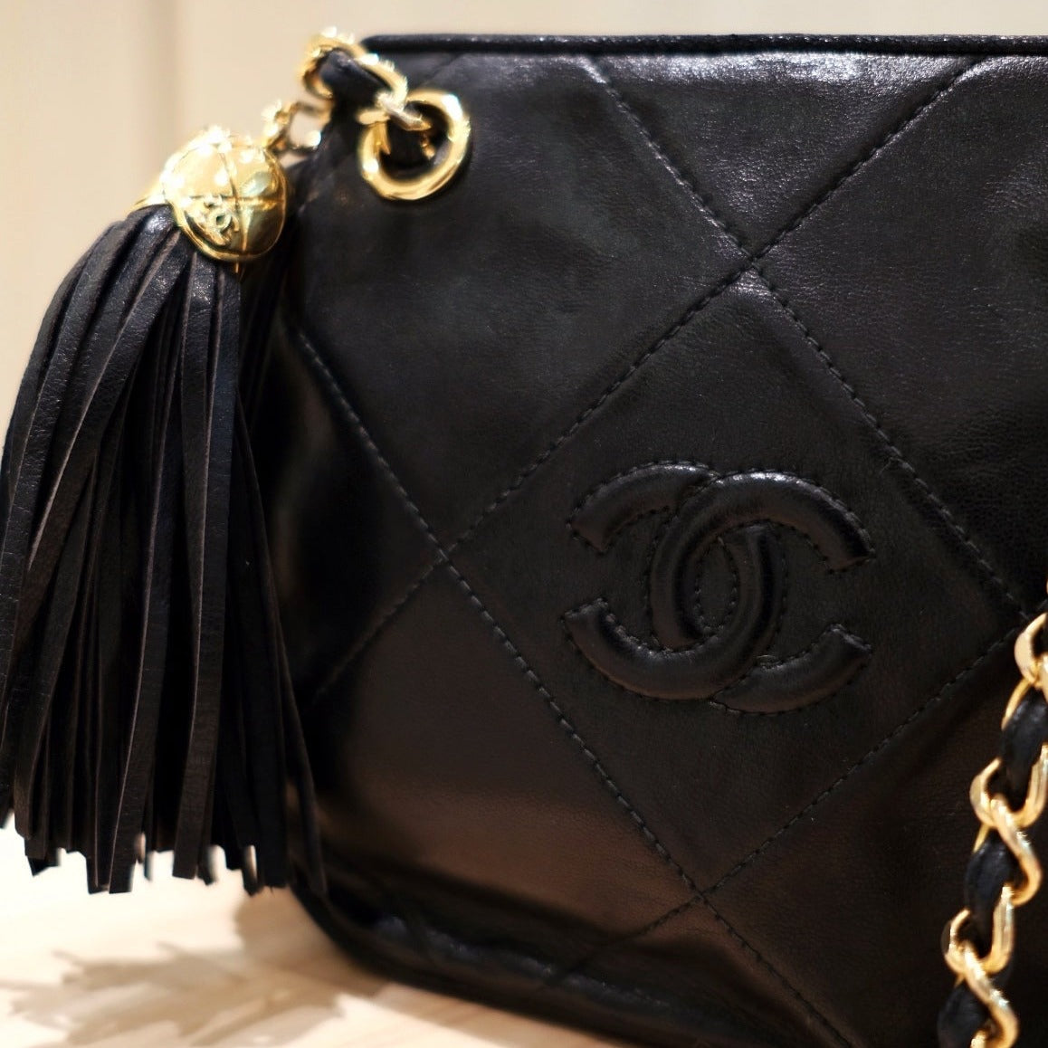 Chanel   auth chain matelasse bag
