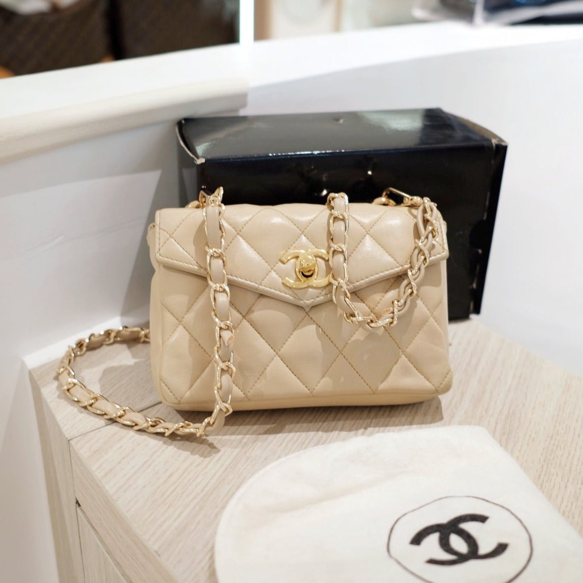 Chanel   quilted sheepskin CC belt bag+chain