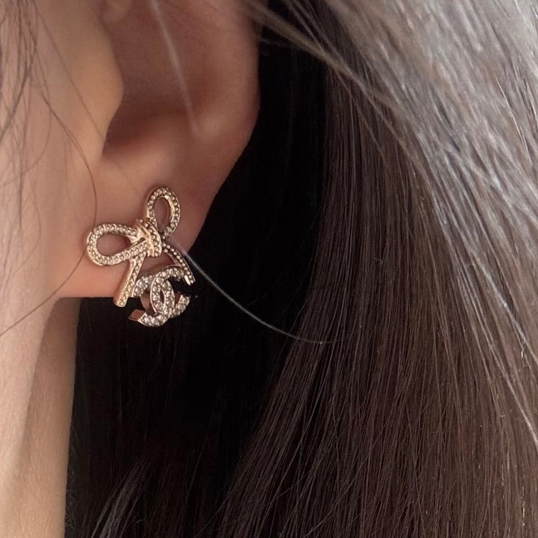 Chanel 25K Bow And Logo Earrings In Lghw (model: ABG601)