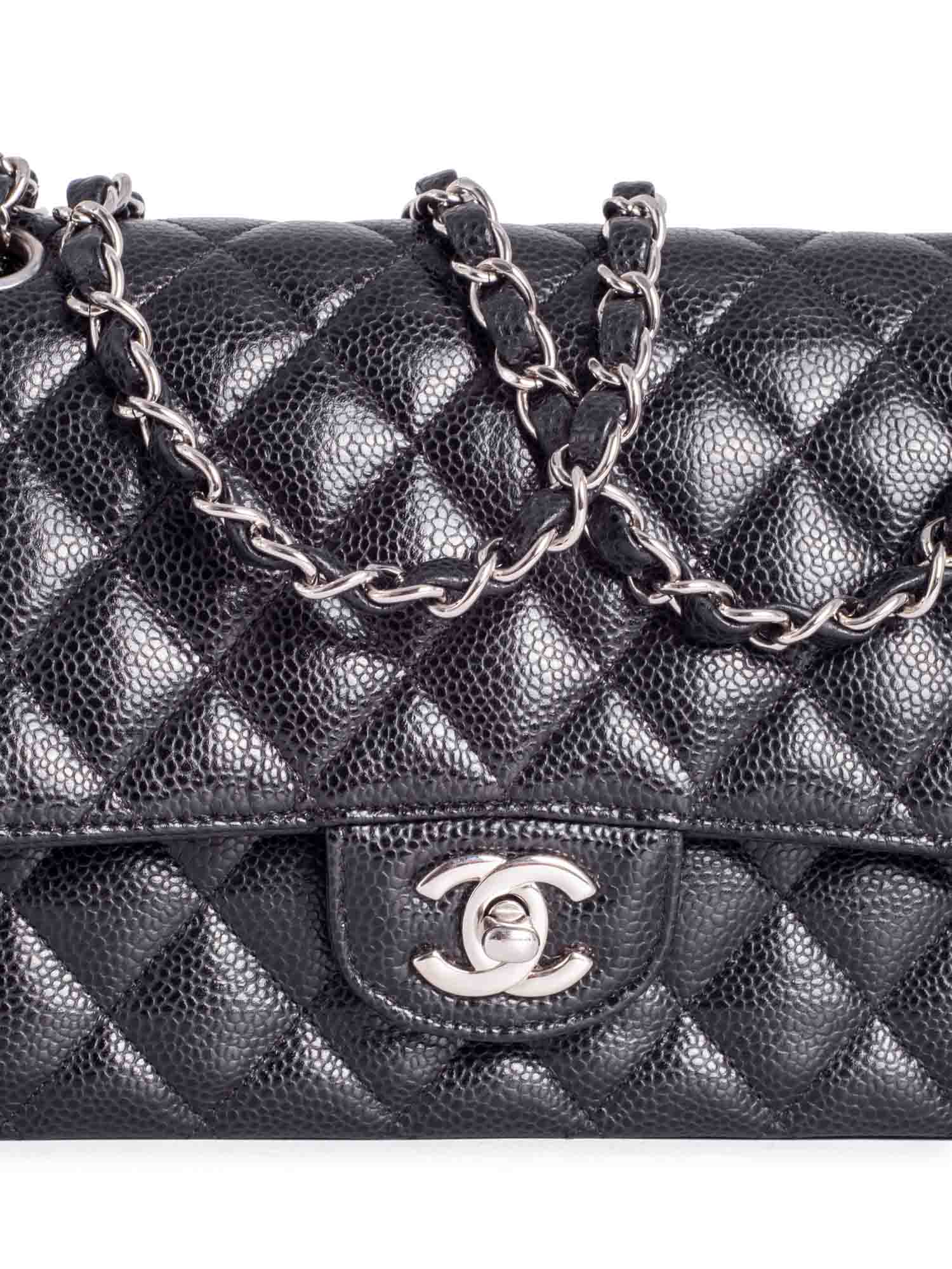 Chanel . Caviar Quilted Medium Double Flap Black