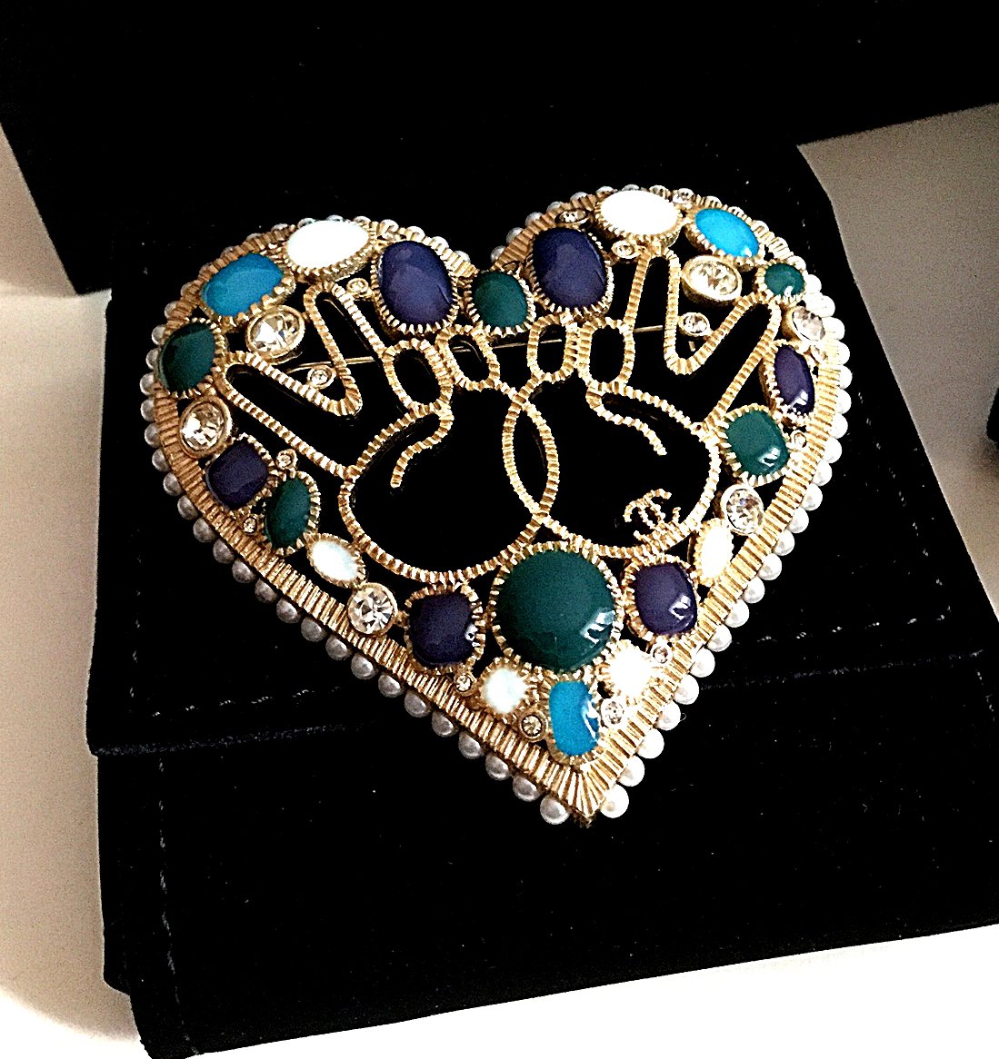 Chanel CC HEART BROOCH Handbag