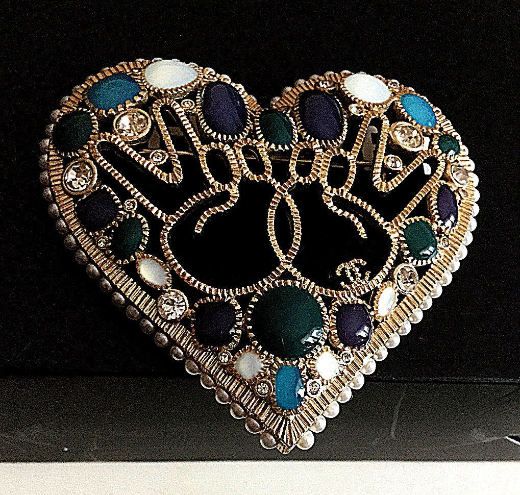 Chanel CC HEART BROOCH Handbag