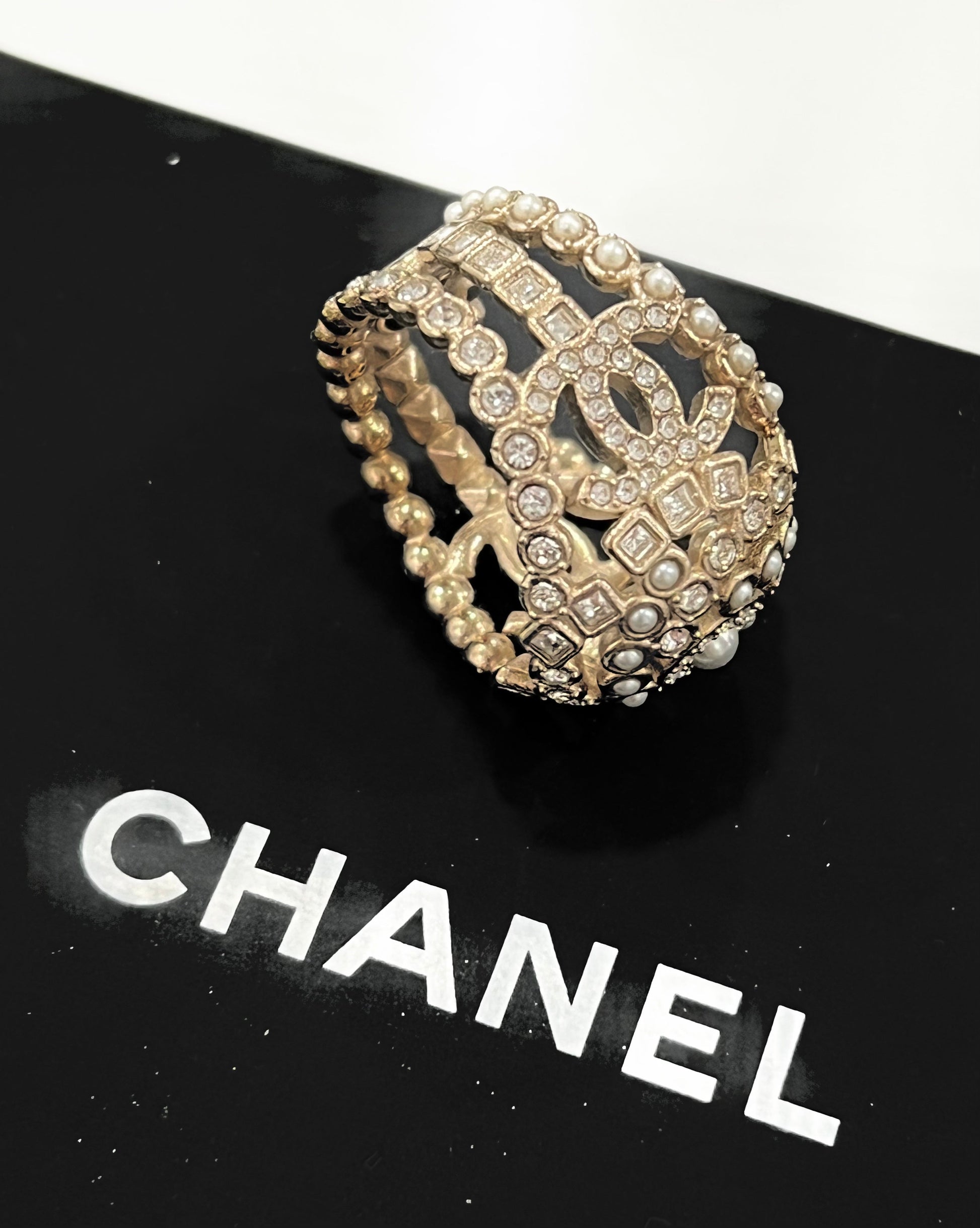 CHANEL CAMELLIA CRYSTAL PEARL RING