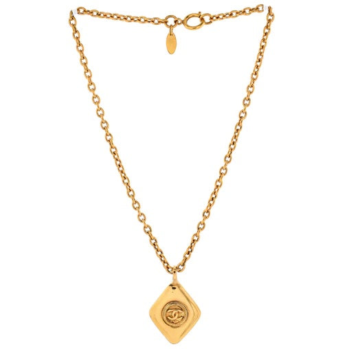 CHANEL CC   DIAMOND SHAPPED PENDANT NECKLACE