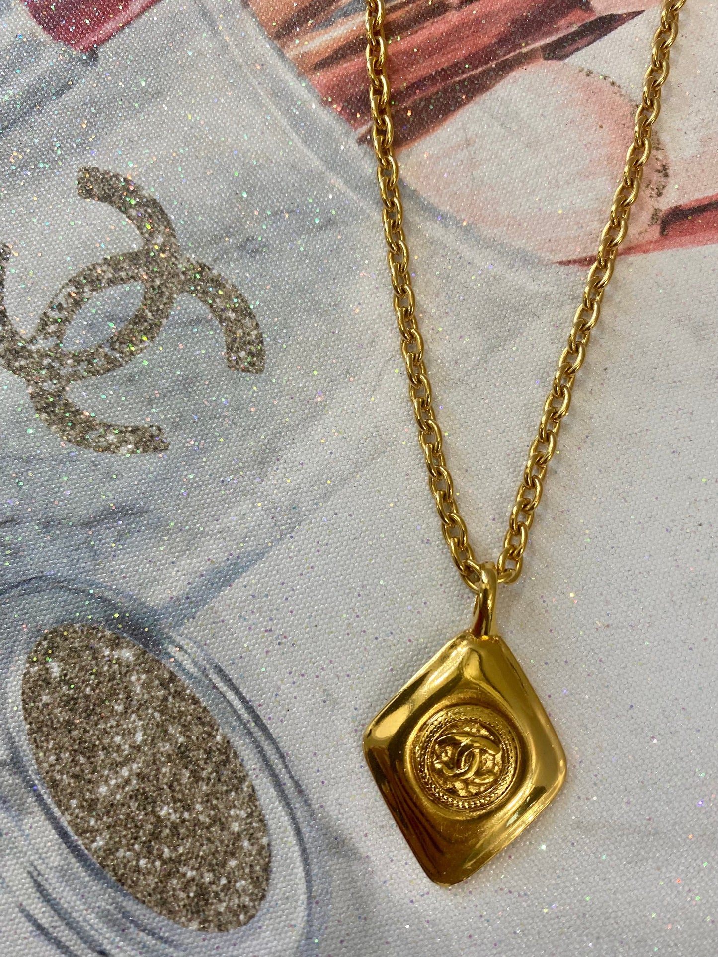 CHANEL CC   DIAMOND SHAPPED PENDANT NECKLACE