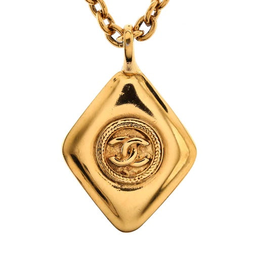 CHANEL CC   DIAMOND SHAPPED PENDANT NECKLACE