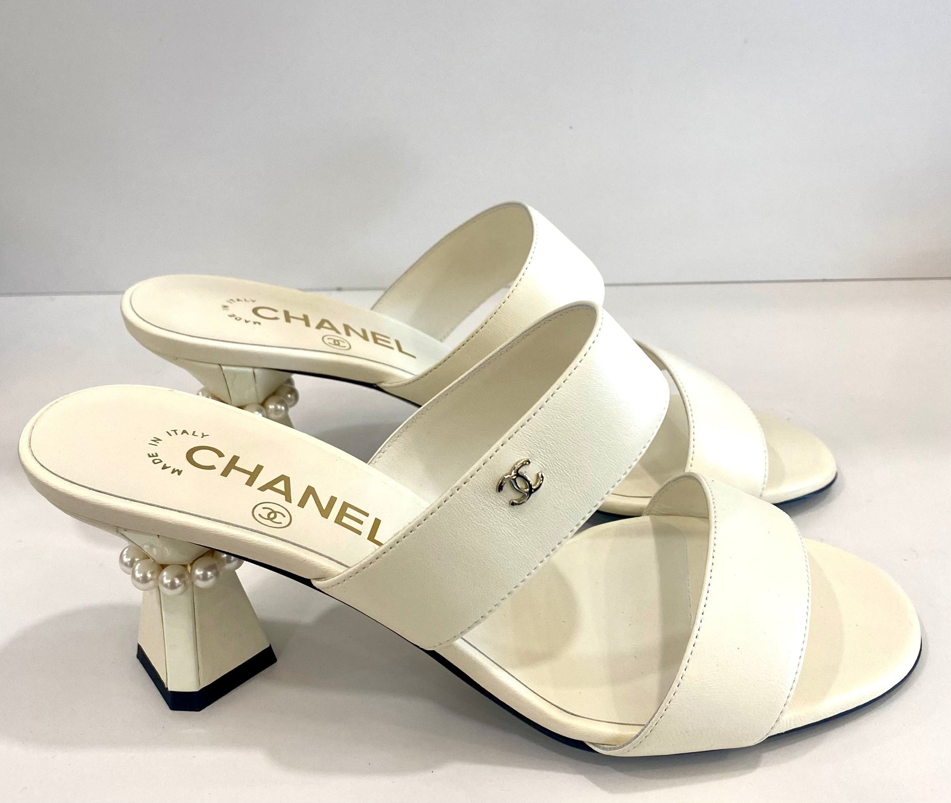CHANEL CC FAUX PEARL EMBELLISHED HEEL MULE SANDALS