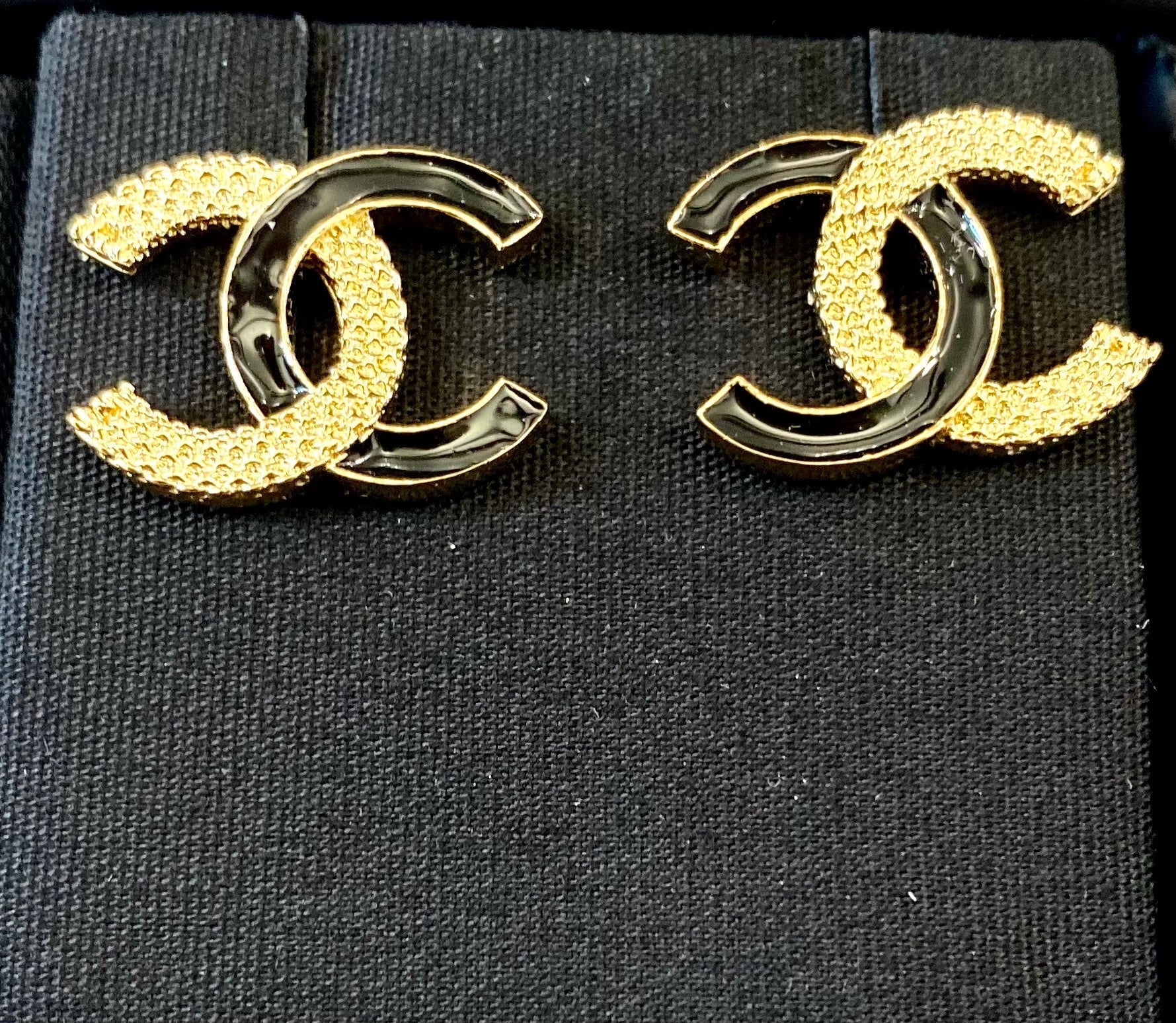 CHANEL CC STUD EARRINGS
