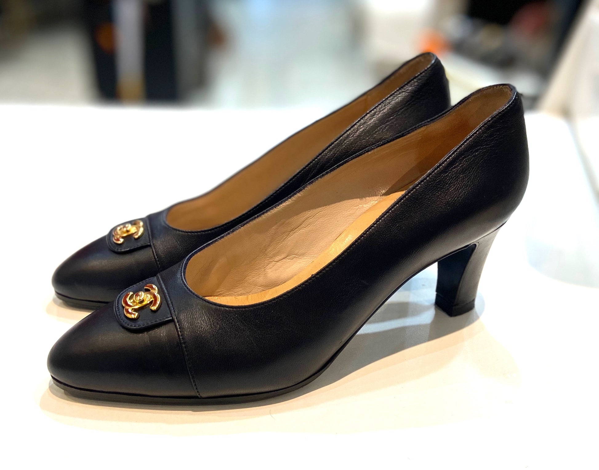 CHANEL CC TURN-LOCK POINTED TOE CALFSKIN LEATHER PUMPS