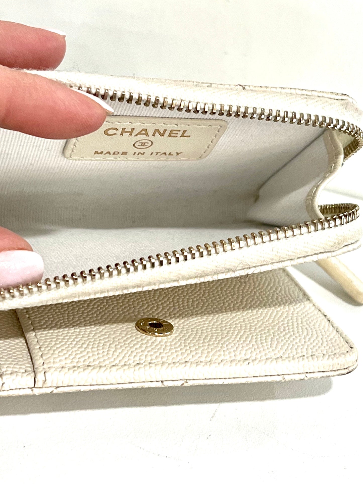 CHANEL   CAVIAR QUILTED SMALL ZIP WALLET