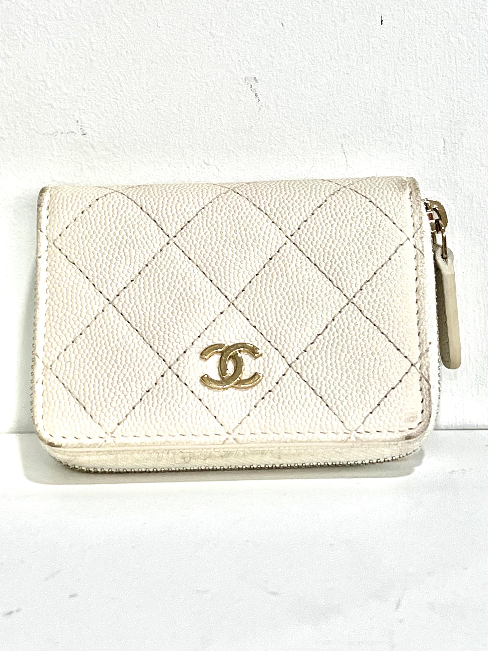 CHANEL   CAVIAR QUILTED SMALL ZIP WALLET