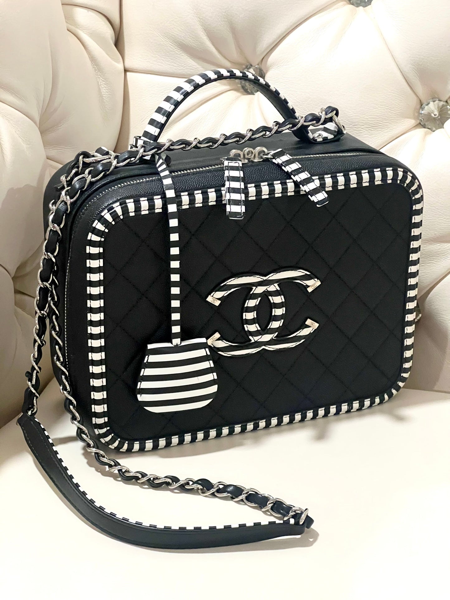 Chanel CAVIAR QUILTED CC FILIGREE VANITY Handbag