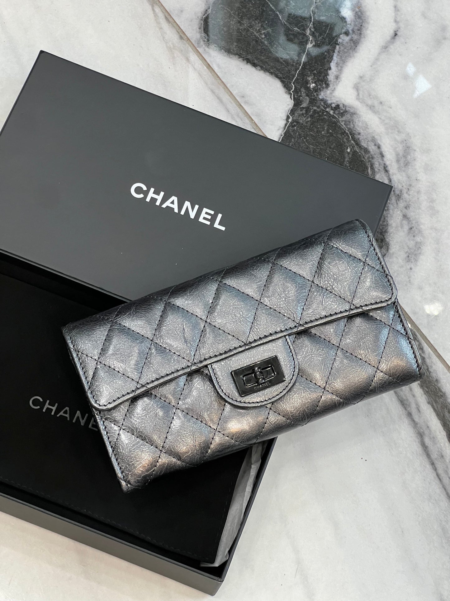 Chanel Metallic Aged Calfskin Leather Quilted 2.55 Reissue Wallet Handbag