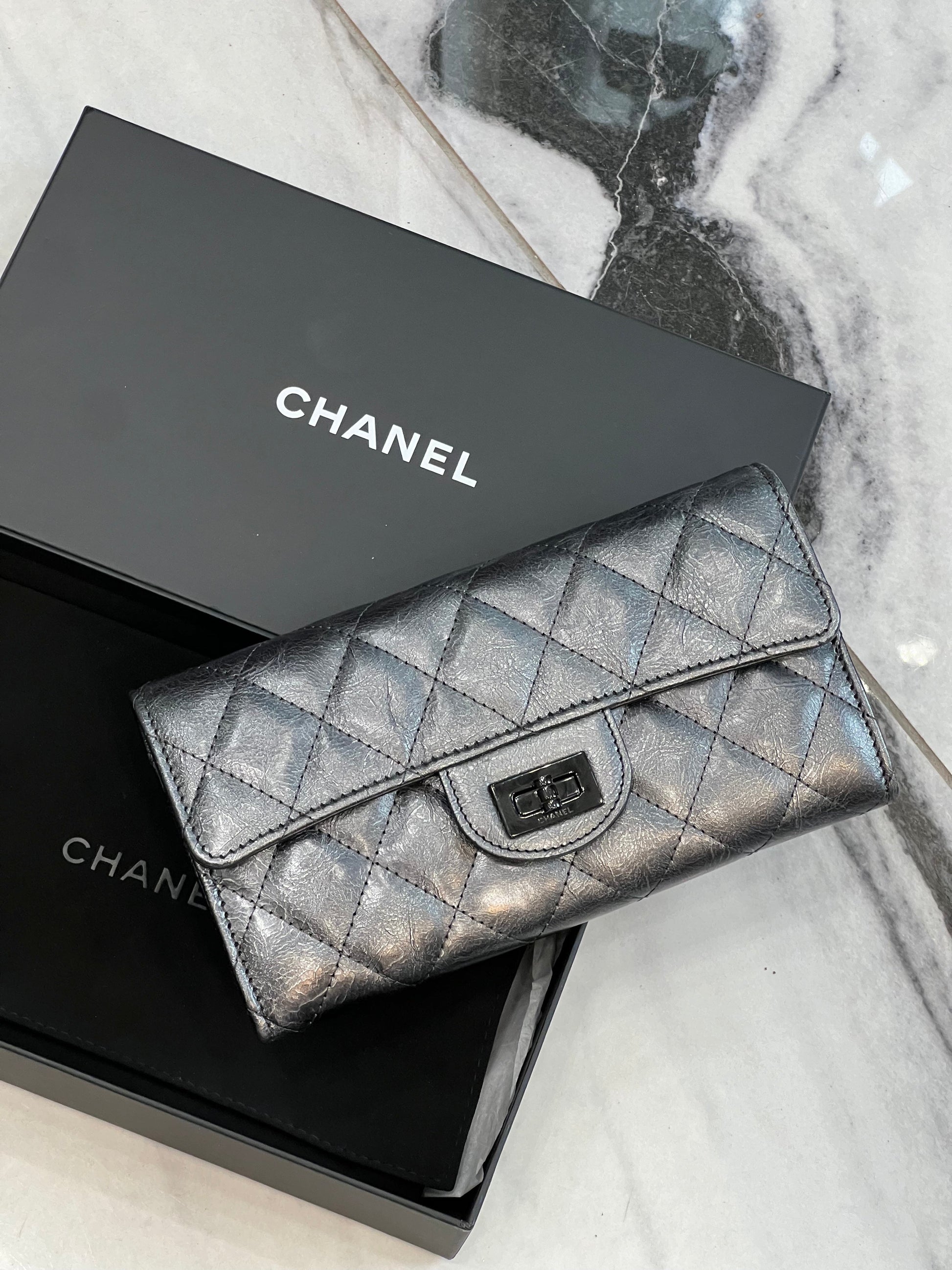 Chanel Metallic Aged Calfskin Leather Quilted 2.55 Reissue Wallet Handbag