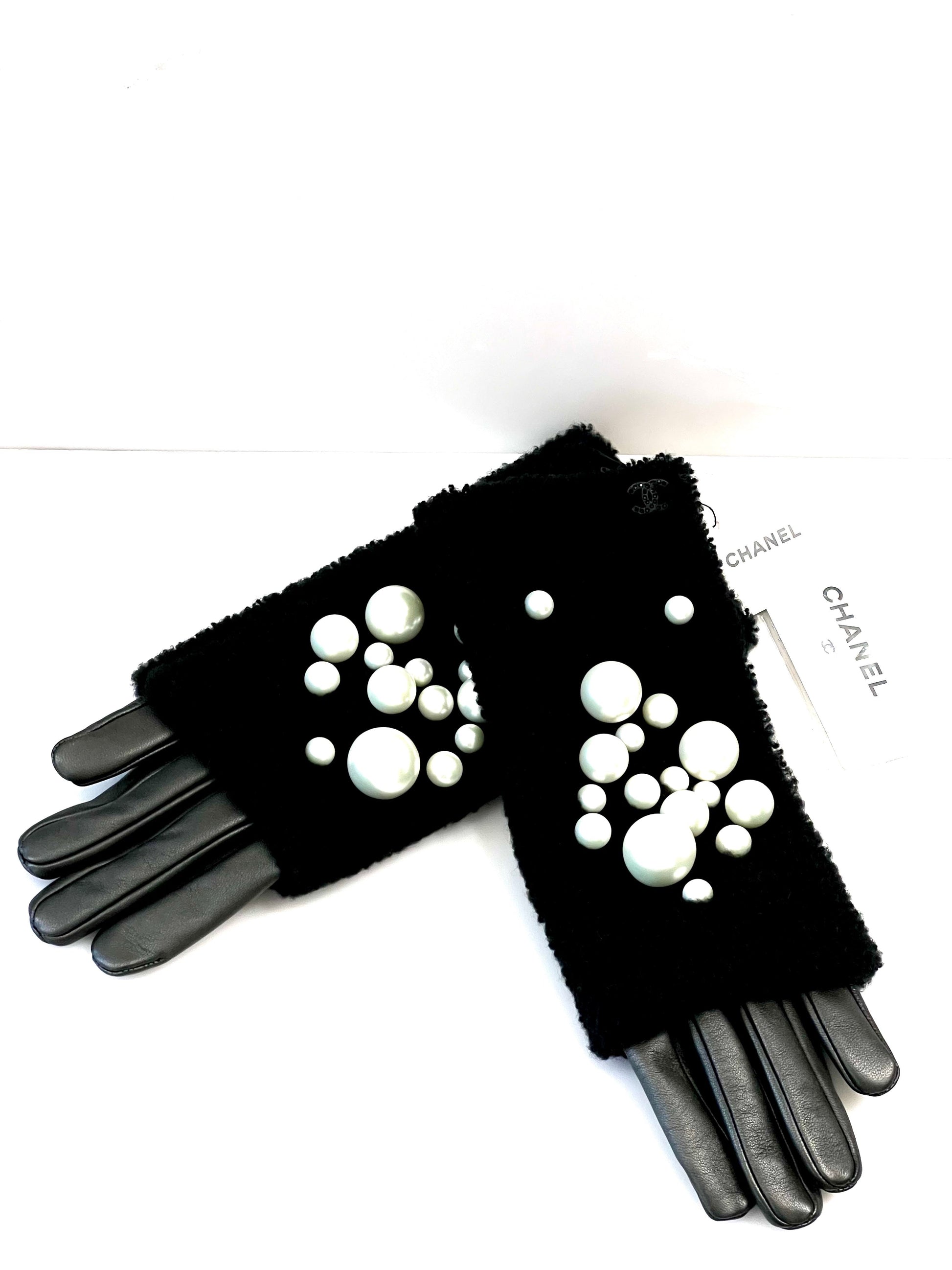 Chanel CC Pearl Lambskin Leather & Shearling Gloves Handbag