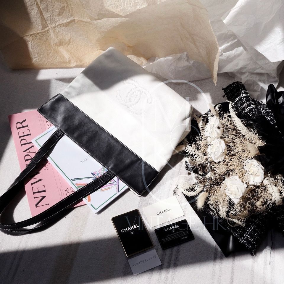 Chanel   sheepskin tote bag