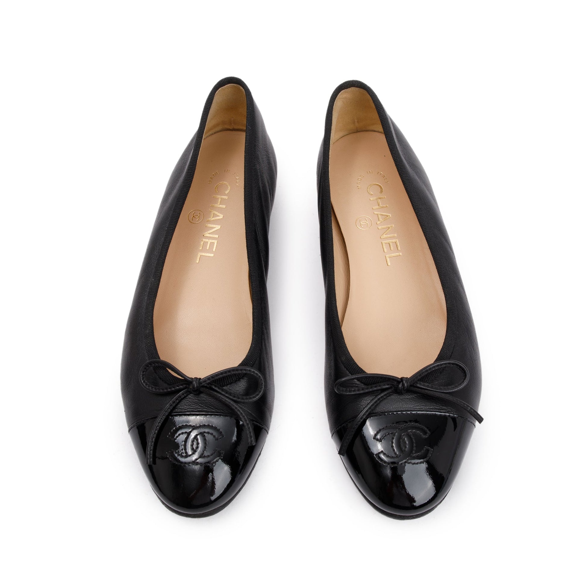 Chanel Interlocking CC Logo Flats Lambskin Black Shoes