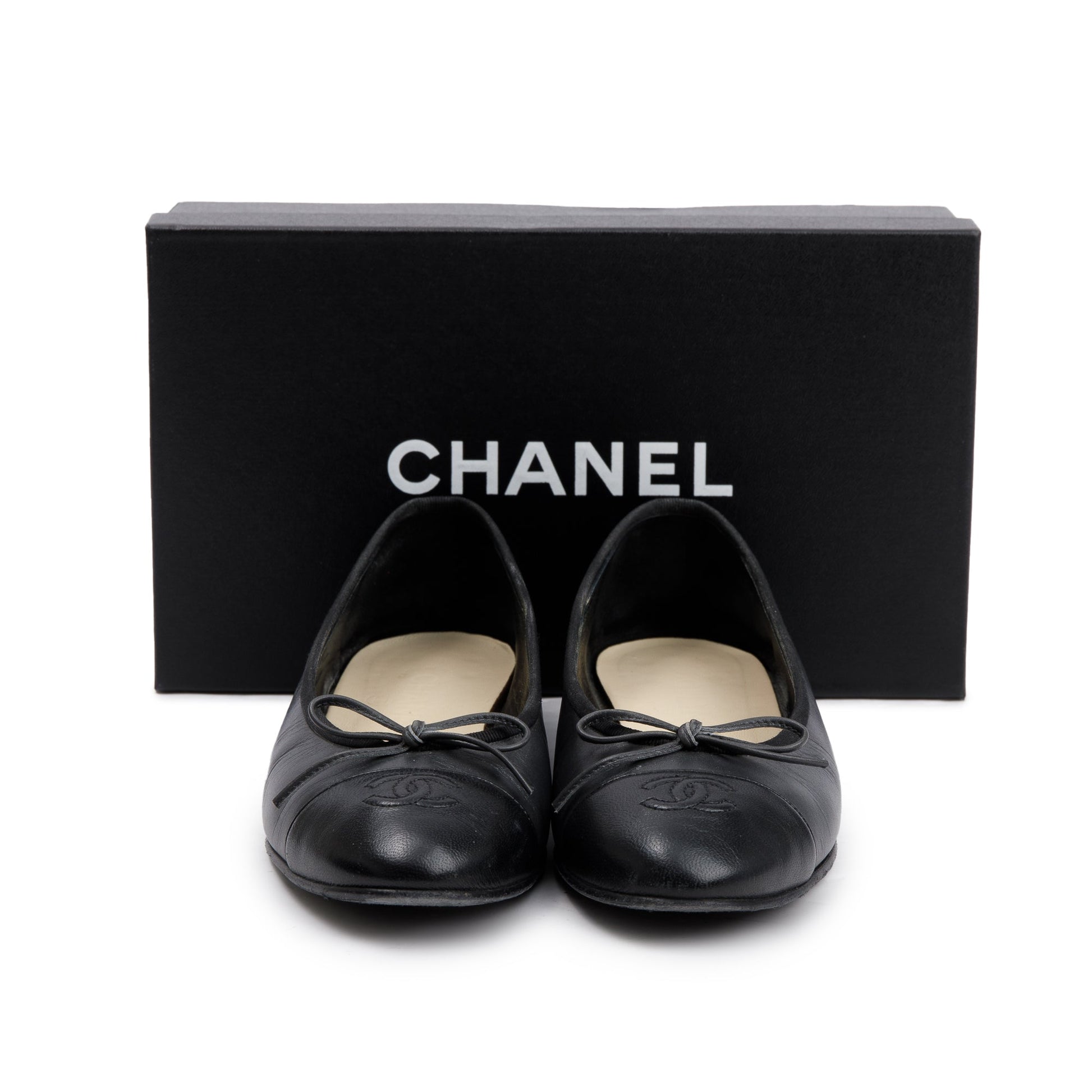 Chanel Interlocking CC Logo Flats Leather Lambskin Black Shoes