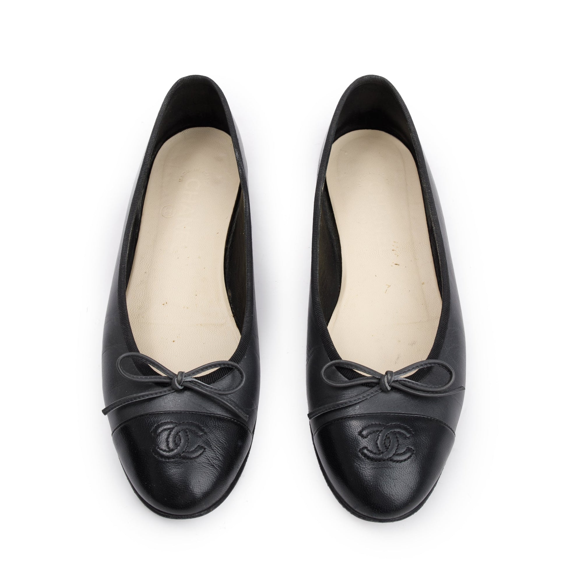Chanel Interlocking CC Logo Flats Leather Lambskin Black Shoes
