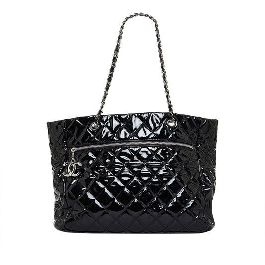 Chanel CC Charm Quilted Patent SHG-Ctv5c8 Leather Key Chain