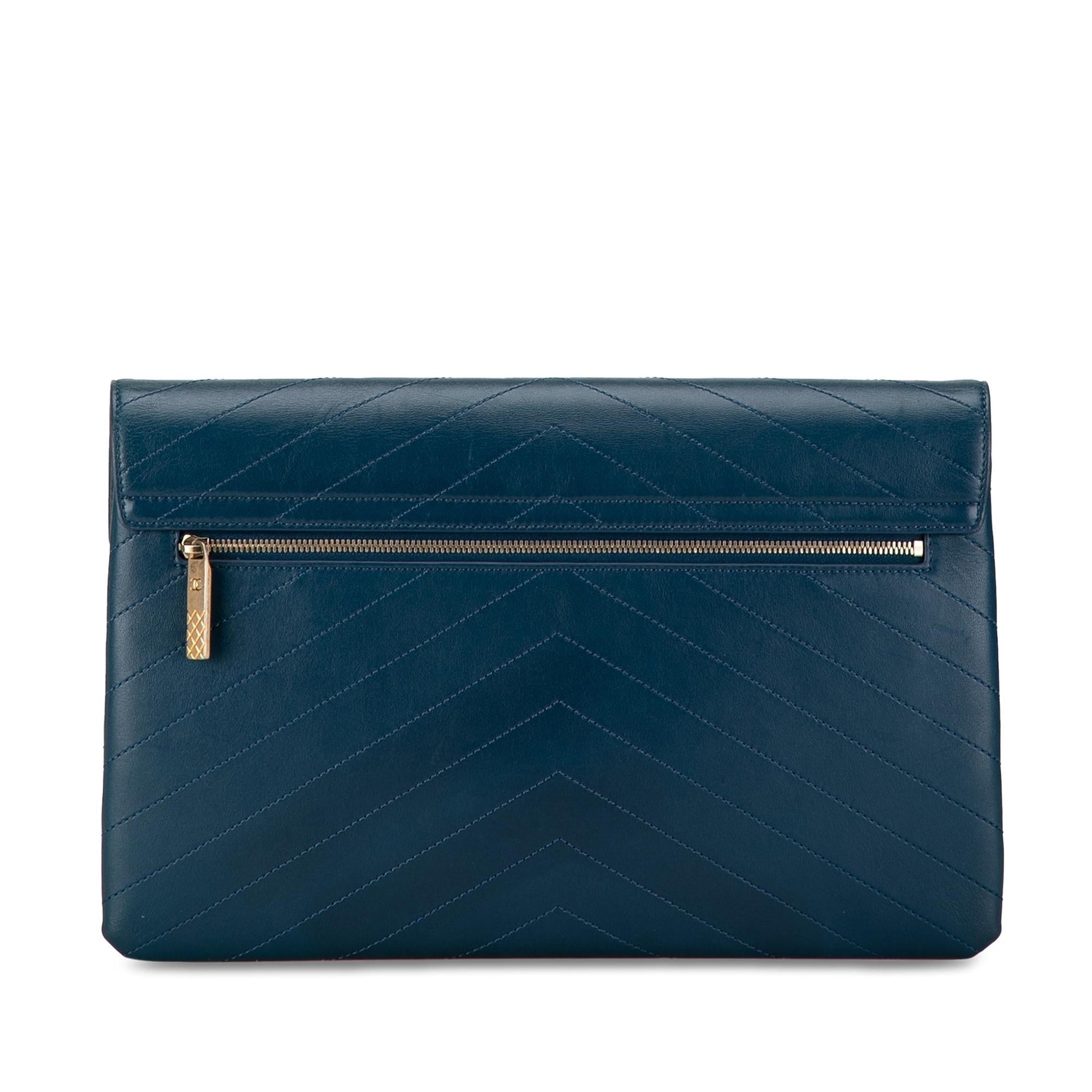 Chanel CC Chevron Calfskin Envelope SHG-Nah7n1 Clutch Bag