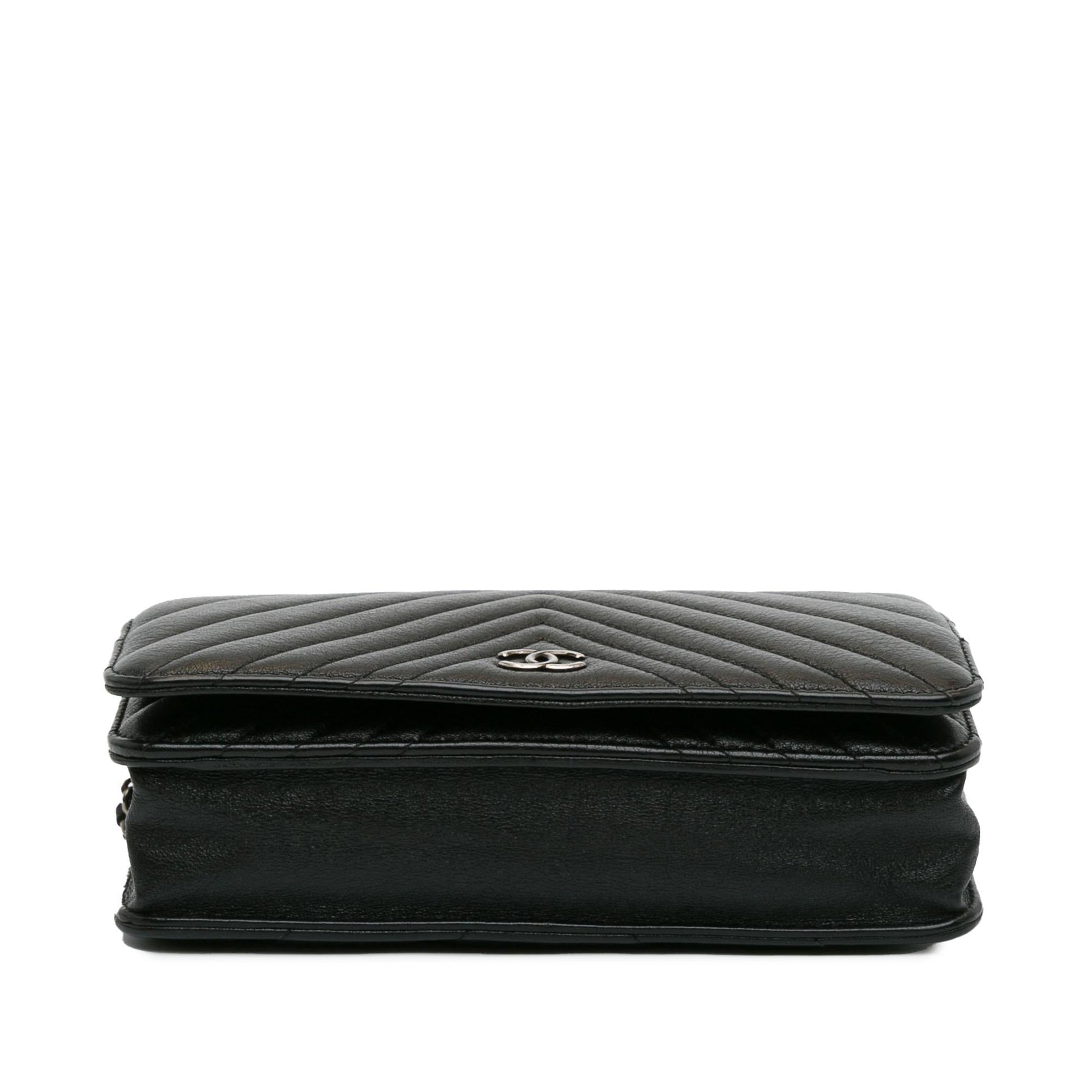 Chanel CC Chevron Calfskin Wallet On Chain (SHG-Q3rRL6)