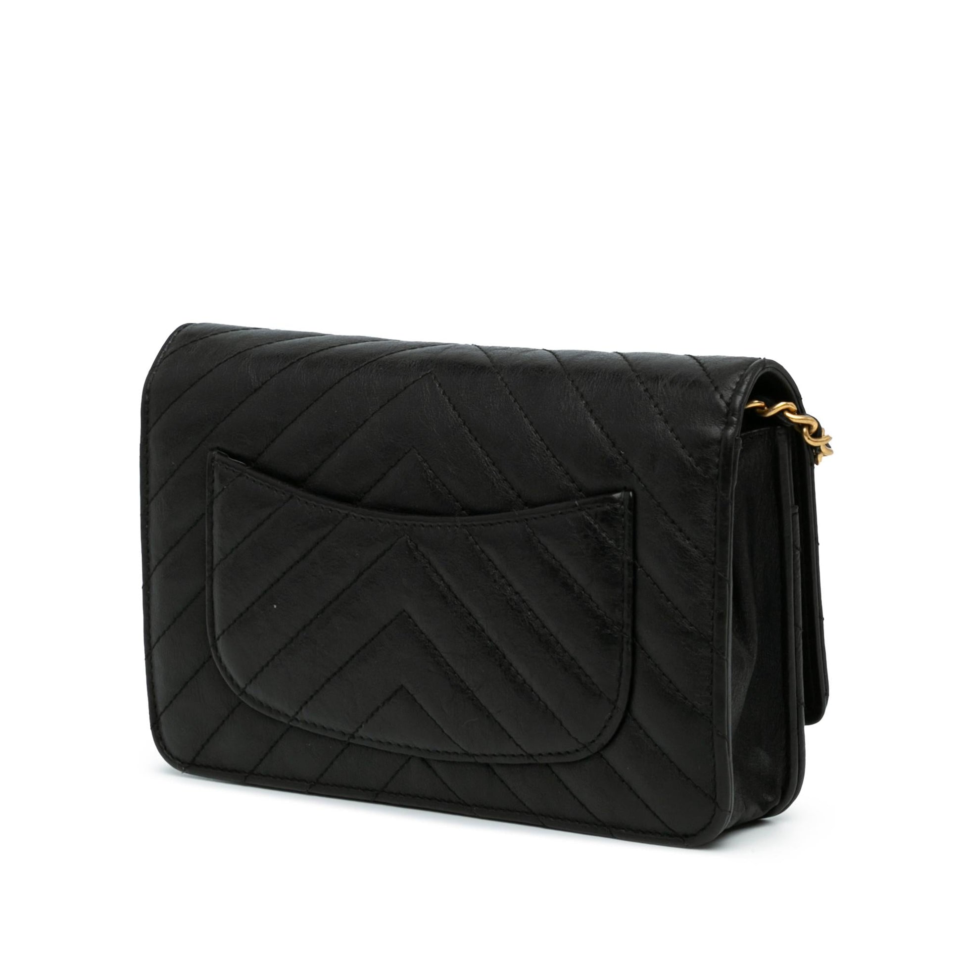 Chanel CC Chevron Lambskin Wallet On Chain (SHG-68tvq5)