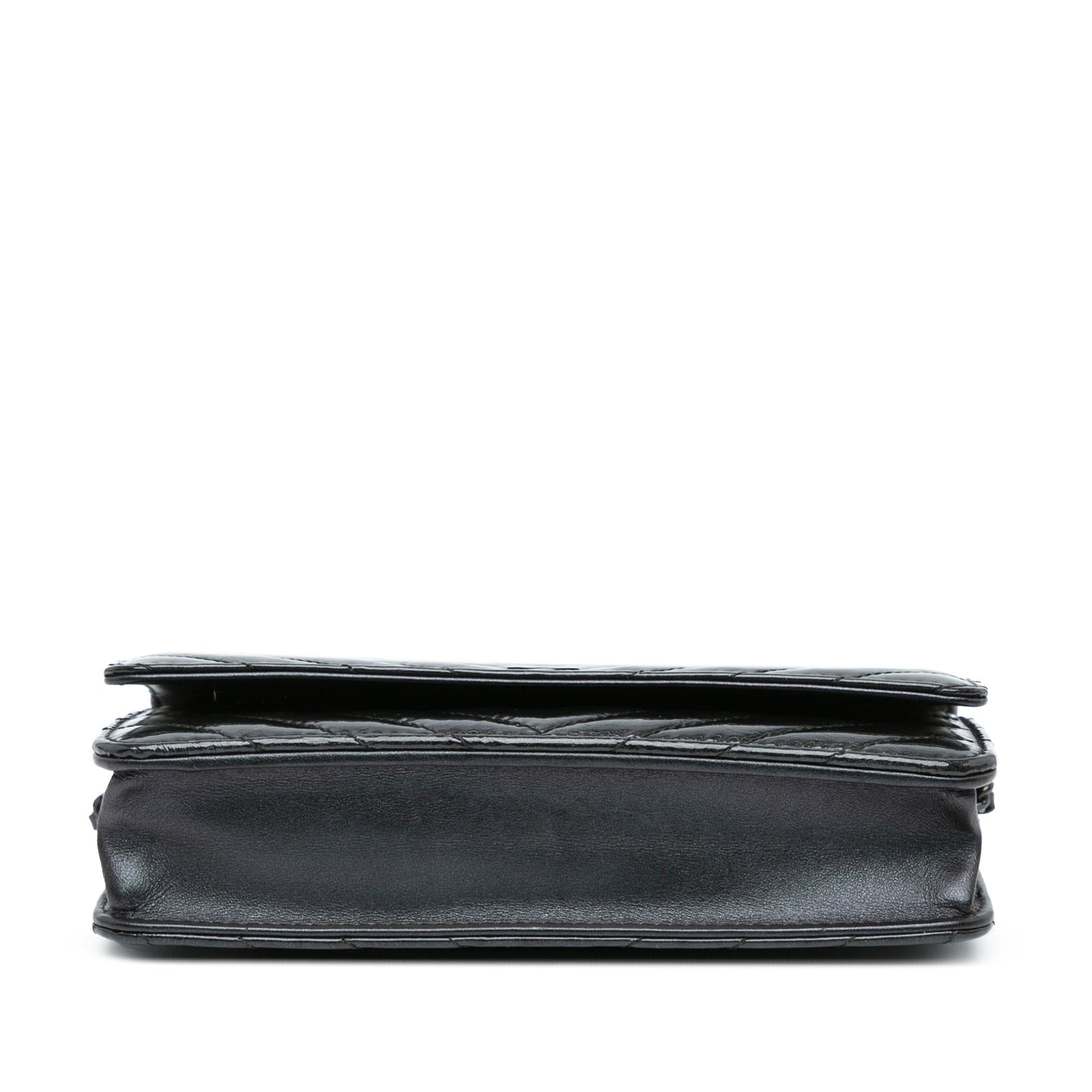 Chanel CC Chevron Quilted Crumpled Calfskin On Wallet Case Shg Mkzd06