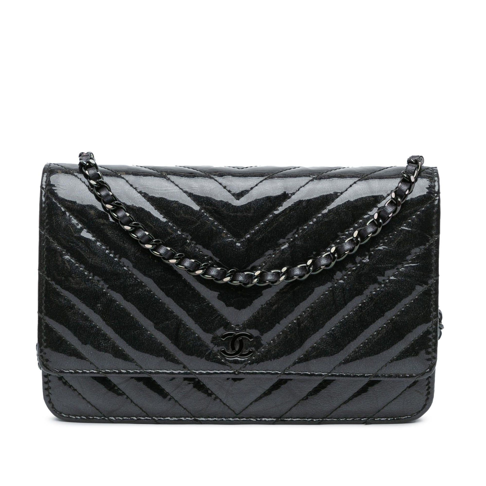 Chanel CC Chevron Quilted Crumpled Calfskin On Wallet Case Shg Mkzd06